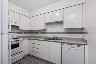 Photo 8: 505 9603 MANCHESTER Drive in Burnaby: Cariboo Condo for sale in "STRATHMORE TOWERS" (Burnaby North)  : MLS®# R2749195