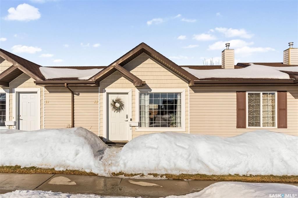 Main Photo: 12 135 Keedwell Street in Saskatoon: Willowgrove Residential for sale : MLS®# SK920394