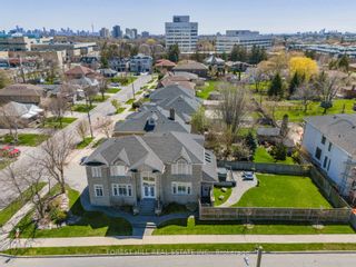 Photo 38: 18 Highland Hill in Toronto: Yorkdale-Glen Park House (2-Storey) for sale (Toronto W04)  : MLS®# W8274156