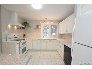 Photo 3: 8 FALCON Bay in Regina: Whitmore Park Single Family Dwelling for sale (Regina Area 05)  : MLS®# 524382