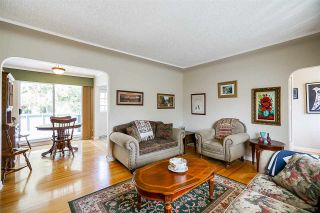 Photo 3: 4039 RUMBLE Street in Burnaby: Suncrest House for sale (Burnaby South)  : MLS®# R2368210