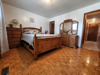 Photo 11: 27 Leamen Crescent in Winnipeg: Maples Residential for sale (4H)  : MLS®# 202215470