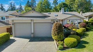 Photo 2: 828 Royal Wood Pl in Saanich: SE Broadmead Single Family Residence for sale (Saanich East)  : MLS®# 967832