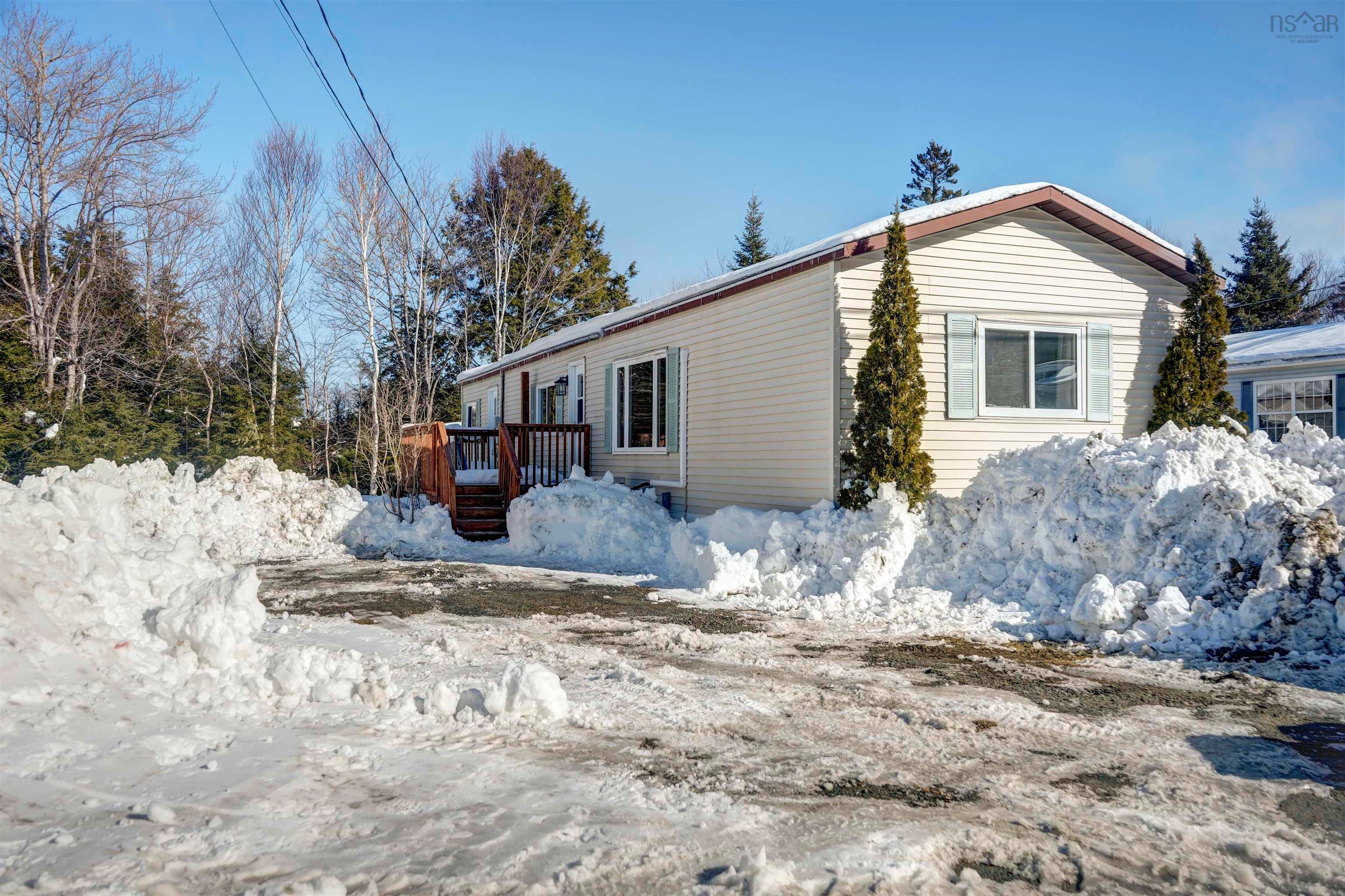 Main Photo: 44 Mountain View Drive in Lake Echo: 31-Lawrencetown, Lake Echo, Port Residential for sale (Halifax-Dartmouth)  : MLS®# 202402511