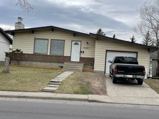 Photo 1: 3527 48 Street NE in Calgary: Whitehorn Detached for sale : MLS®# A1220290