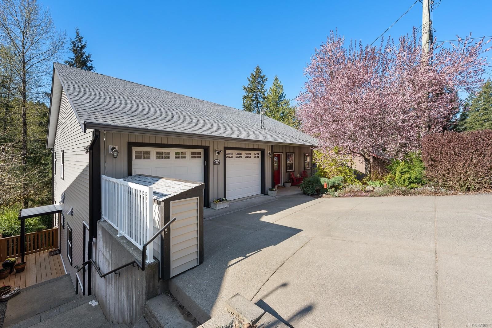 Main Photo: 2517 Dunsmuir Ave in Cumberland: CV Cumberland House for sale (Comox Valley)  : MLS®# 873636