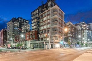 Photo 3: PH615 161 E 1ST Avenue in Vancouver: Mount Pleasant VE Condo for sale in "BLOCK 100" (Vancouver East)  : MLS®# R2195060