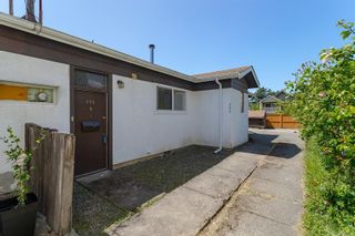 Photo 4: 482 Foster St in Esquimalt: Es Saxe Point Half Duplex for sale : MLS®# 933346