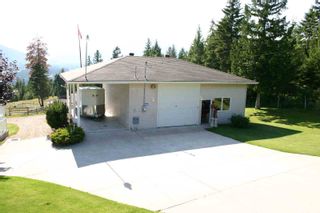 Photo 2: 3410 Roberge Place in Tappen: Acreage with home House for sale : MLS®# 9218732