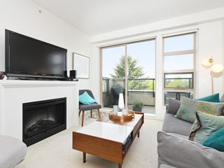 Photo 1: 406 4550 FRASER Street in Vancouver: Fraser VE Condo for sale in "Century" (Vancouver East)  : MLS®# R2394359