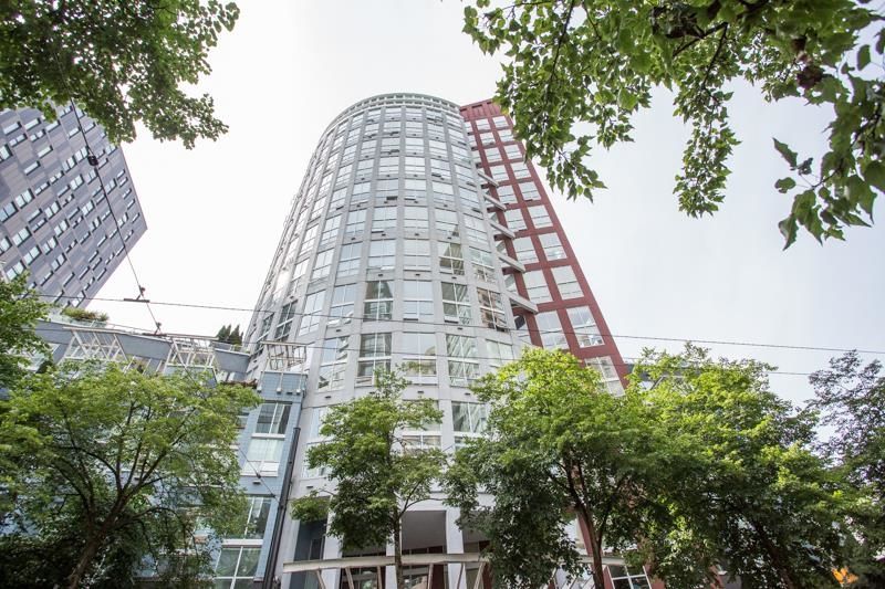 Main Photo: 809 933 SEYMOUR Street in Vancouver: Downtown VW Condo for sale in "The Spot" (Vancouver West)  : MLS®# R2594727