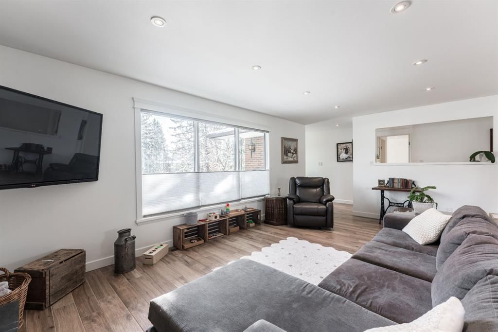 Photo 10: Photos: 10503 Oakfield Drive SW in Calgary: Cedarbrae Detached for sale : MLS®# A1040973
