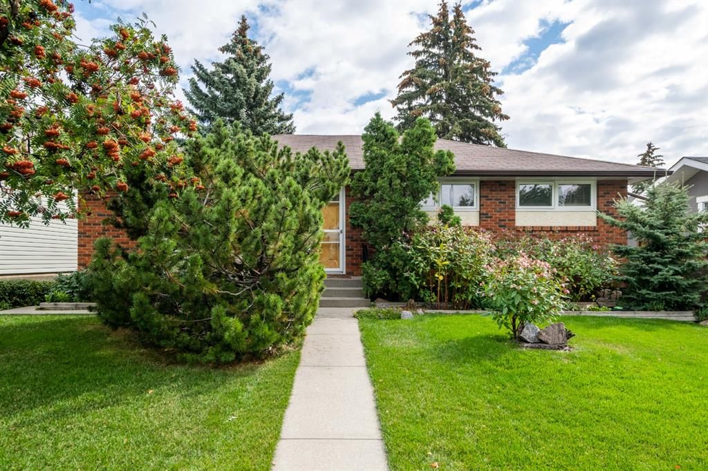 Main Photo: 3132 48 Street SW in Calgary: Glenbrook Detached for sale : MLS®# A1257112