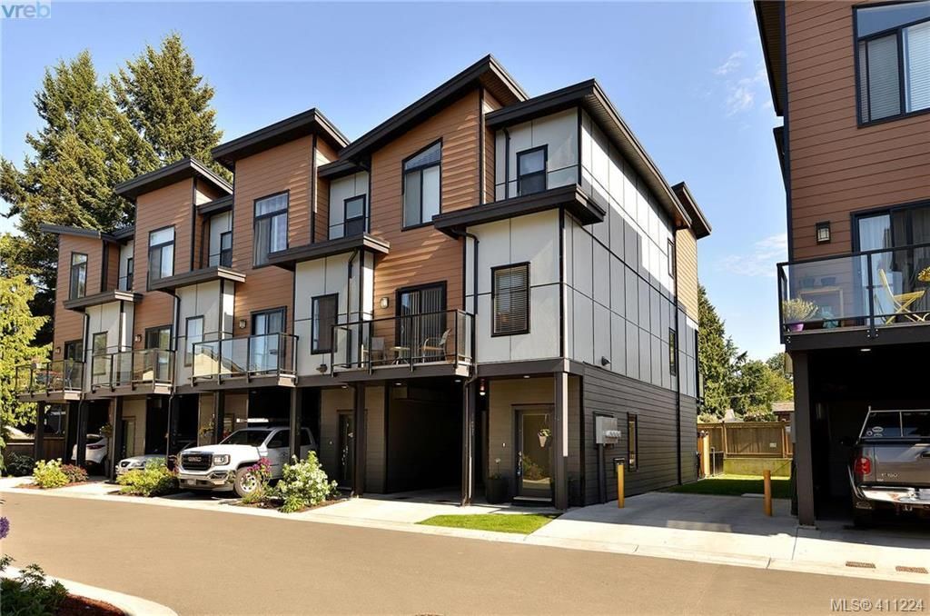 Main Photo: 107 687 Strandlund Ave in VICTORIA: La Langford Proper Row/Townhouse for sale (Langford)  : MLS®# 815169