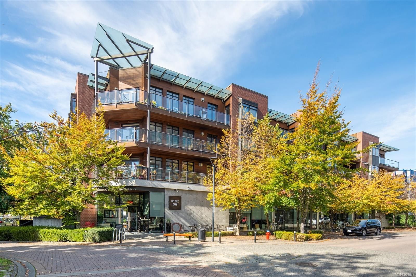 FEATURED LISTING: 205 - 300 Waterfront Cres Victoria