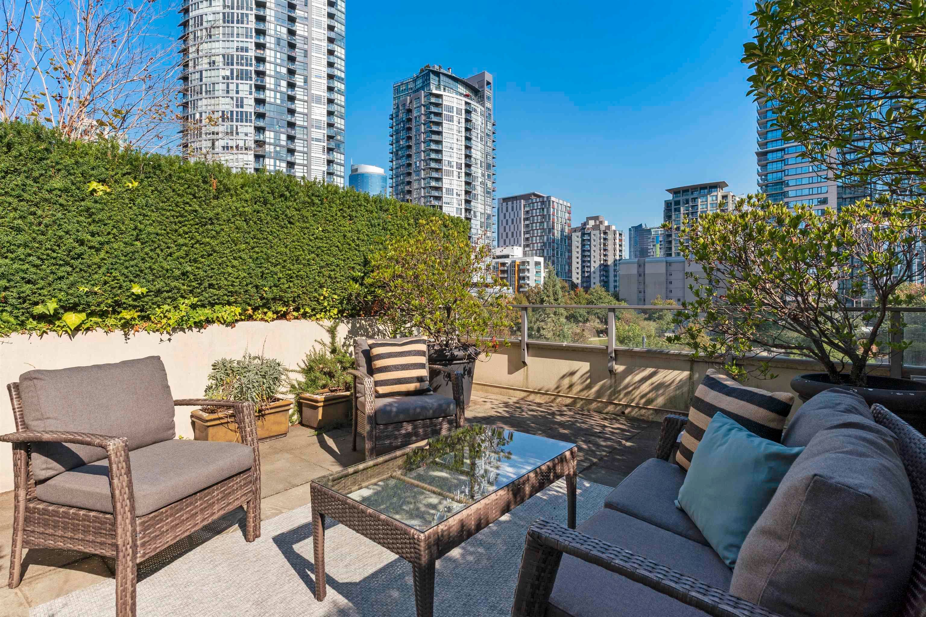 Main Photo: 412 1225 RICHARDS Street in Vancouver: Downtown VW Condo for sale in "Eden" (Vancouver West)  : MLS®# R2844783