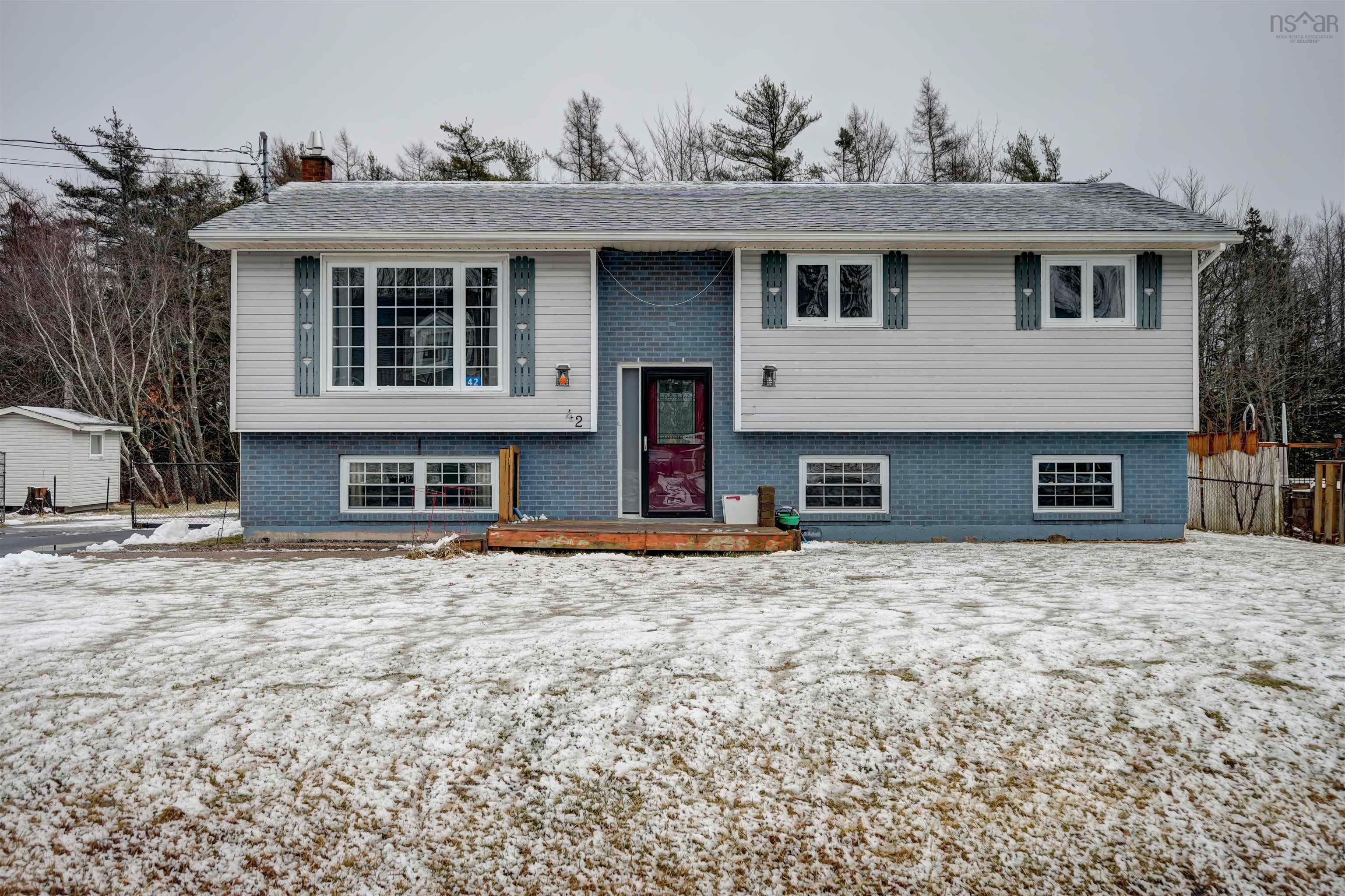 Main Photo: 42 Shamrock Lane in Enfield: 105-East Hants/Colchester West Residential for sale (Halifax-Dartmouth)  : MLS®# 202401649