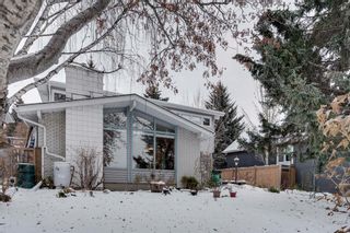 Photo 1: 5228 Carney Road NW in Calgary: Charleswood Detached for sale : MLS®# A2016764