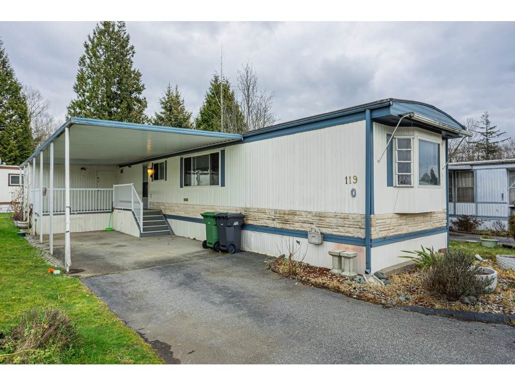 Main Photo: 119 1840 160 Street in Surrey: King George Corridor Manufactured Home for sale in "BREAKAWAY BAYS" (South Surrey White Rock)  : MLS®# R2532598