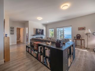 Photo 16: 5991 BARNACLE Street in Sechelt: Sechelt District House for sale in "TRAIL BAY ESTATES" (Sunshine Coast)  : MLS®# R2353972