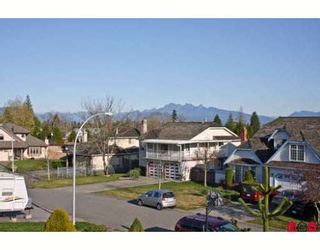 Photo 2: 9679 157B Street in Surrey: Guildford House for sale (North Surrey)  : MLS®# F2832224