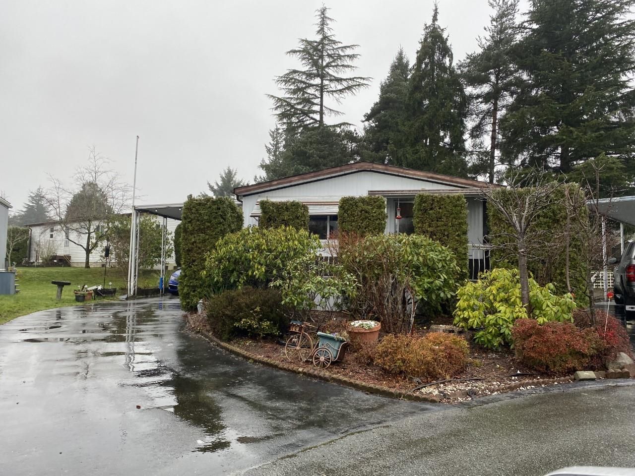 Main Photo: 98 15875 20 Avenue in Surrey: King George Corridor Manufactured Home for sale in "SEARIDGE" (South Surrey White Rock)  : MLS®# R2637720