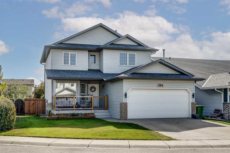 FEATURED LISTING: 204 Meadowbrook Bay Southeast Airdrie