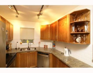 Photo 5: 215 128 W 8TH Street in North Vancouver: Central Lonsdale Condo for sale in "THE LIBRARY" : MLS®# V779491