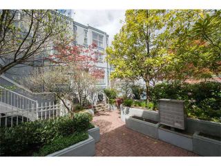 Photo 1: 11 877 W 7TH Avenue in Vancouver: Fairview VW Townhouse for sale in "EMERALD COURT" (Vancouver West)  : MLS®# V1061209