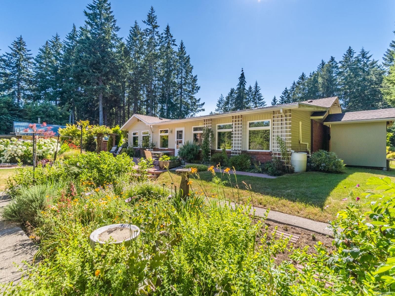 Main Photo: 540 Martindale Rd in Parksville: PQ Parksville House for sale (Parksville/Qualicum)  : MLS®# 910977