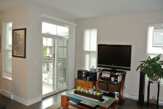 Photo 3: 82 19433 68 Avenue in Surrey: Clayton Townhouse for sale in "THE GROVE" (Cloverdale)  : MLS®# R2111371