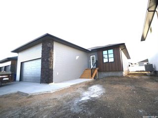 Photo 1: 41 Clunie Court in Moose Jaw: VLA/Sunningdale Residential for sale : MLS®# SK946471