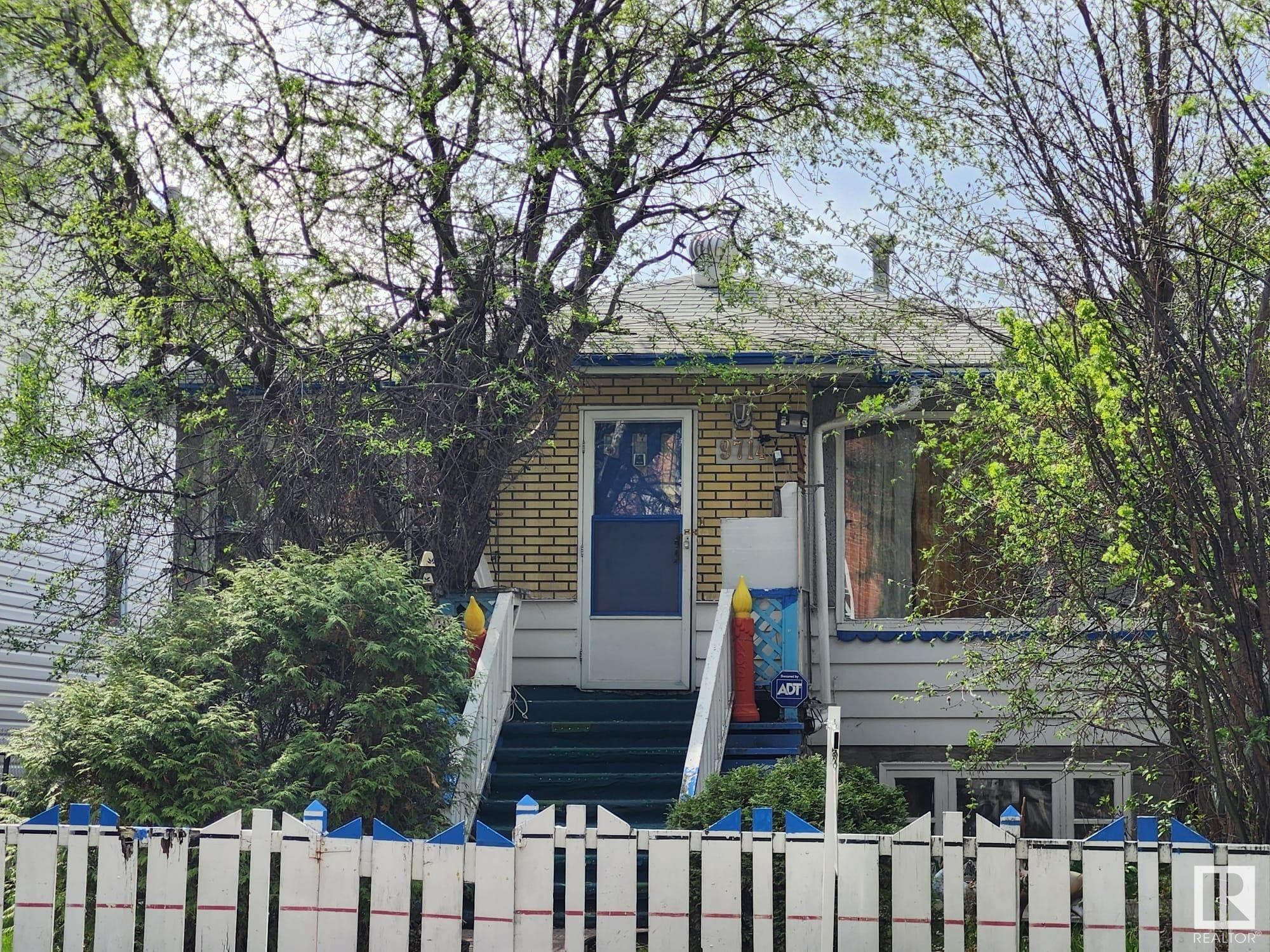 Main Photo: 9714 94 Street in Edmonton: Zone 18 House for sale : MLS®# E4377304