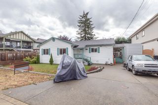 Photo 1: 32622 EGGLESTONE Avenue in Mission: Mission BC House for sale : MLS®# R2733937