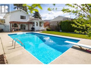 Photo 2: 4452 Lakeshore Road in Kelowna: House for sale : MLS®# 10311459