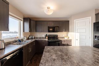 Photo 2: 10 CARILLON Way in Steinbach: R16 Residential for sale : MLS®# 202205474