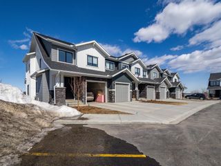Photo 1: 120 Crestridge Common SW in Calgary: Crestmont Row/Townhouse for sale : MLS®# A2038005
