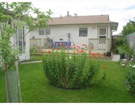 Photo 2: Photos: 43 CURRIE Crescent in WINNIPEG: Maples / Tyndall Park Single Family Detached for sale (North West Winnipeg)  : MLS®# 2711593