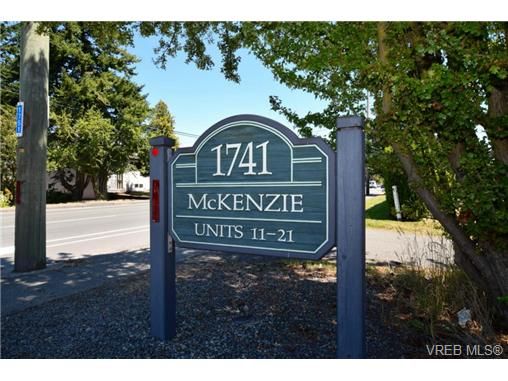 Main Photo: 19 1741 McKenzie Ave in VICTORIA: SE Mt Tolmie Row/Townhouse for sale (Saanich East)  : MLS®# 737360