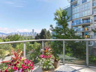 Photo 10: 404 1485 W 6TH Avenue in Vancouver: False Creek Condo for sale in "Carrara of Portico" (Vancouver West)  : MLS®# R2408477