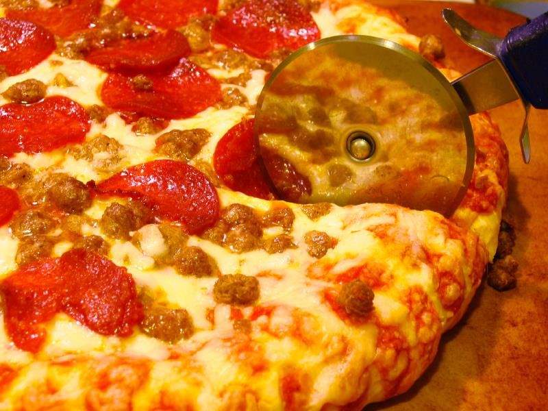 Main Photo: Calgary Pizza Restaurant For Sale | MLS# A2050384 | pubsforsale.ca