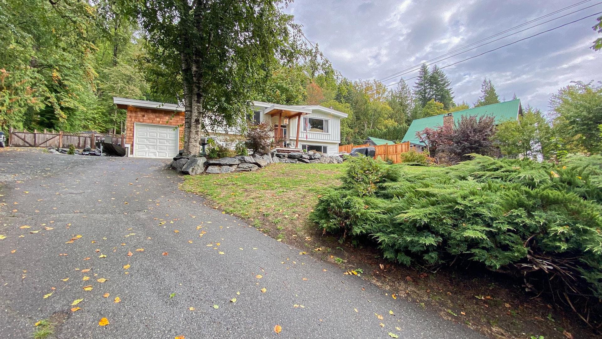 Main Photo: 47913 HANSOM Road in Chilliwack: Chilliwack River Valley House for sale (Sardis)  : MLS®# R2622672