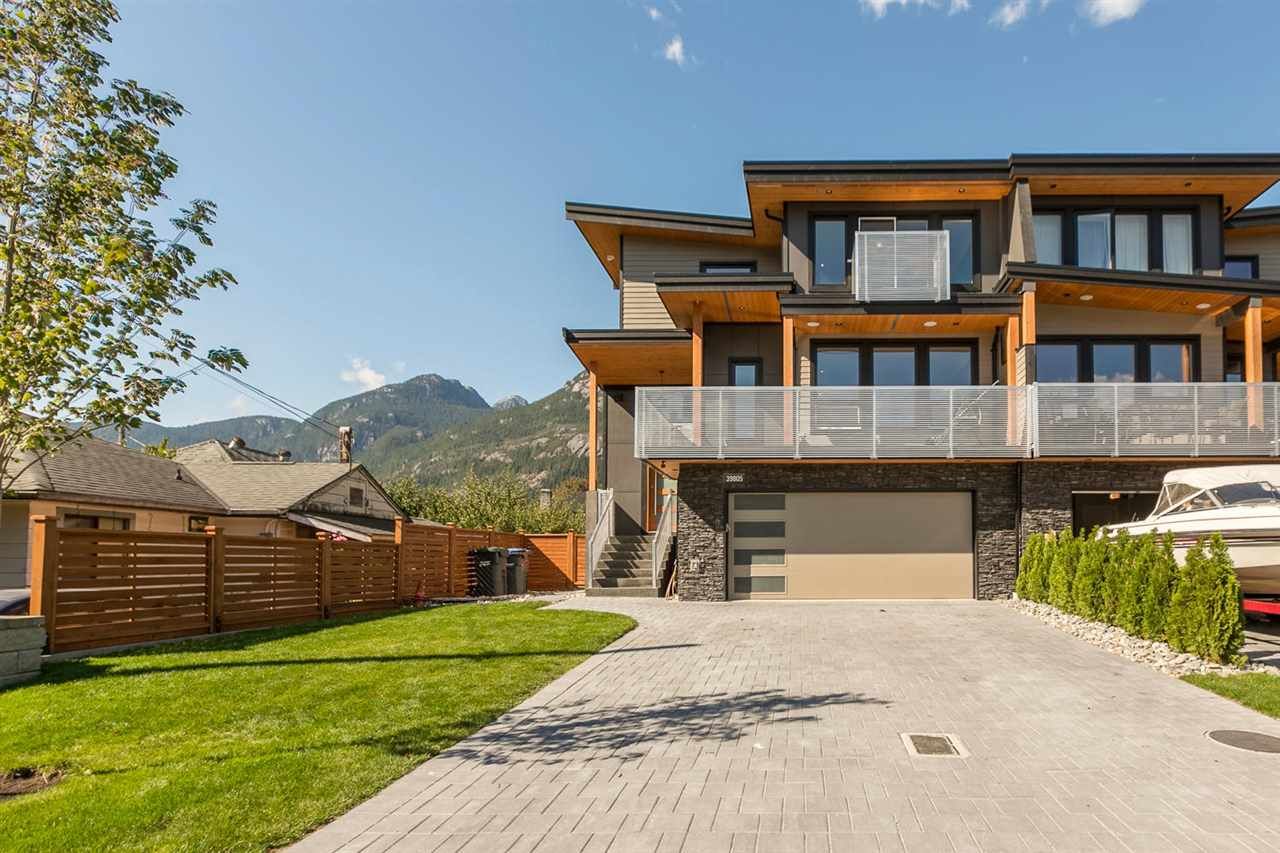 Main Photo: 39805 NO NAME Road in Squamish: Northyards 1/2 Duplex for sale in "NORTHYARDS" : MLS®# V1141730