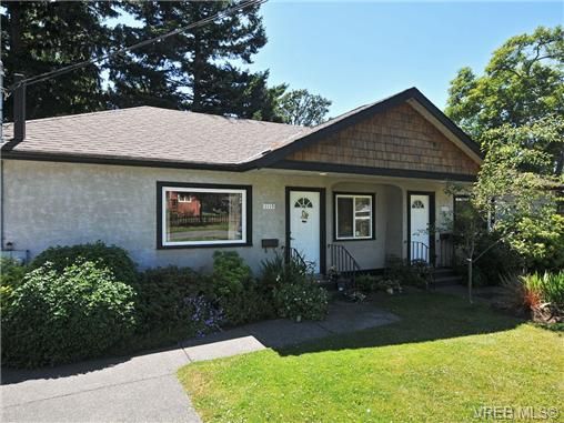 Main Photo: 1115 Norma Crt in VICTORIA: Es Rockheights Half Duplex for sale (Esquimalt)  : MLS®# 675692