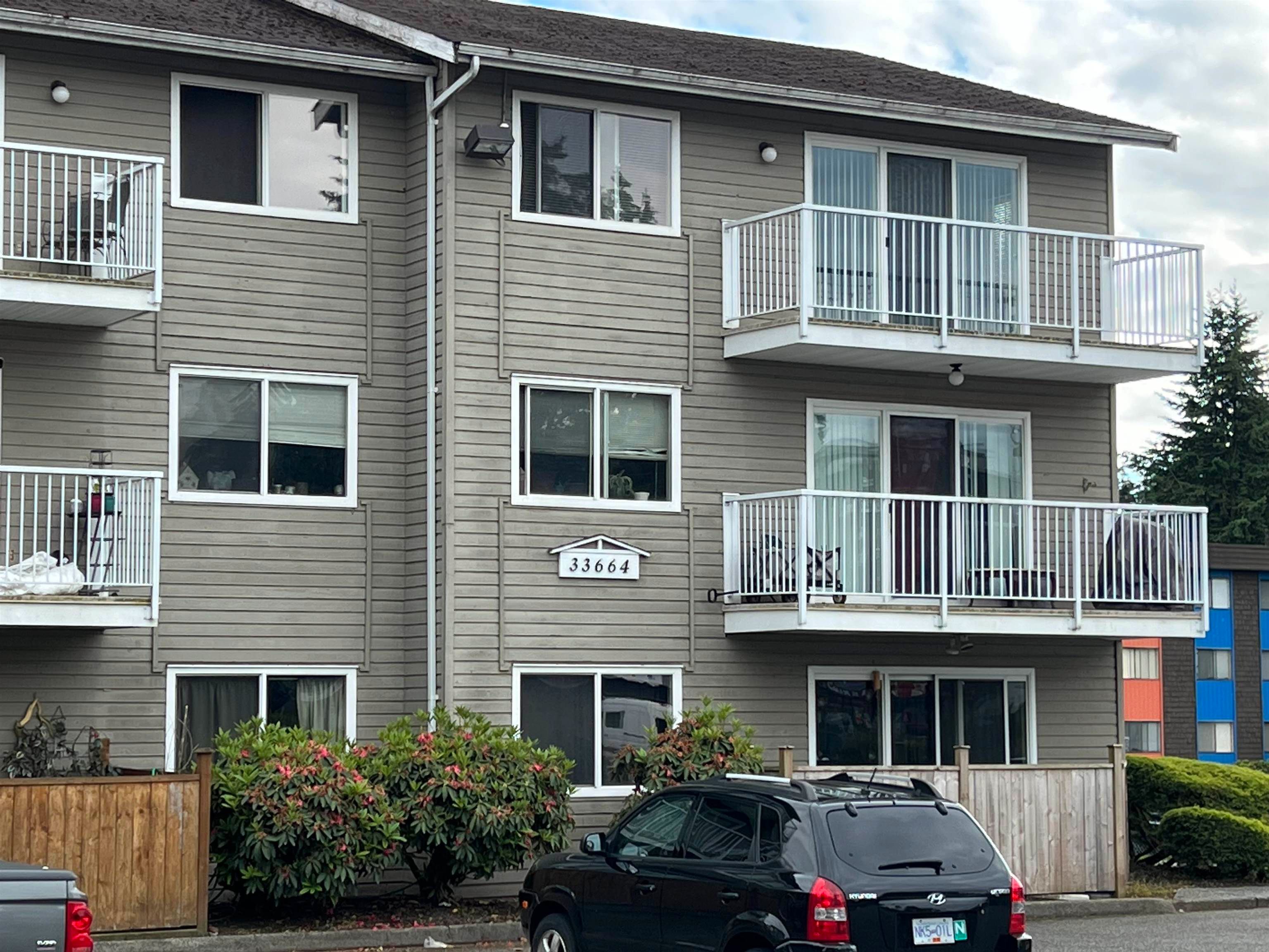 Main Photo: 202 33664 MARSHALL Road in Abbotsford: Central Abbotsford Condo for sale : MLS®# R2696353