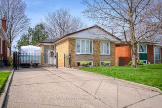 Photo 1: 12 Leavenworth Crescent in Toronto: Markland Wood House (Bungalow) for sale (Toronto W08)  : MLS®# W8272490