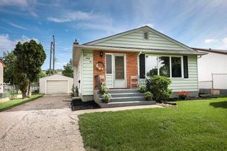 Photo 1: 835 Simpson Avenue in Winnipeg: East Kildonan Residential for sale (3B)  : MLS®# 202216503