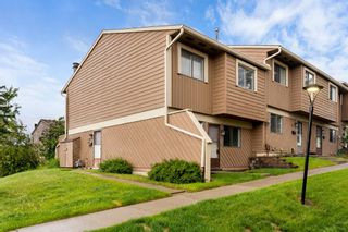 Photo 1: 11 4940 39 Ave SW in Calgary: Glenbrook Row/Townhouse for sale : MLS®# A1230273