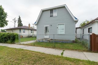Photo 4: 404 Thames Avenue in Winnipeg: Elmwood Residential for sale (3A)  : MLS®# 202219856