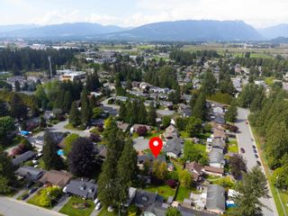 Photo 4: 19368 121 Avenue in Pitt Meadows: Central Meadows House for sale : MLS®# R2709076